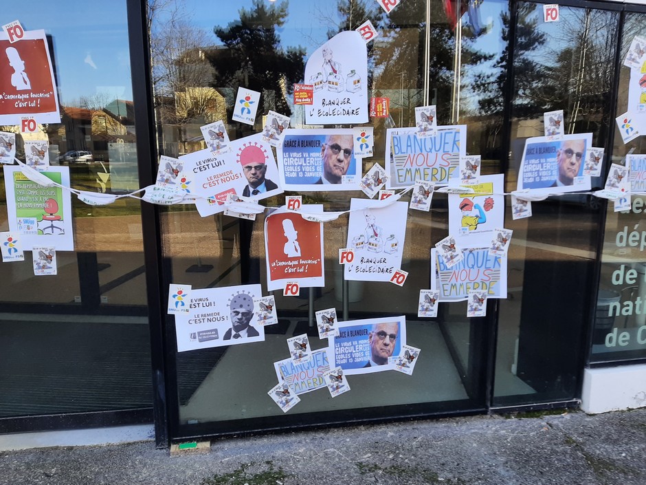 Des affiches hostiles à Jean-Michel Blanquer collées la semaine dernière à Dijon 